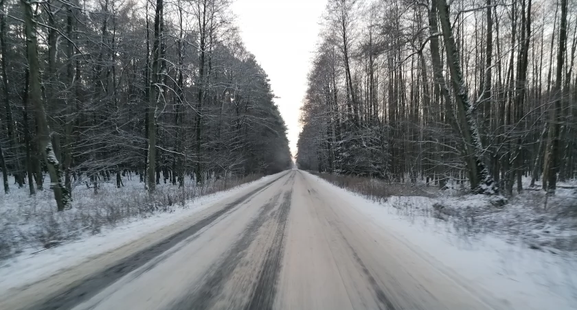 Kolejne ostrzeżenie! Nadal ciężkie warunki na drogach 