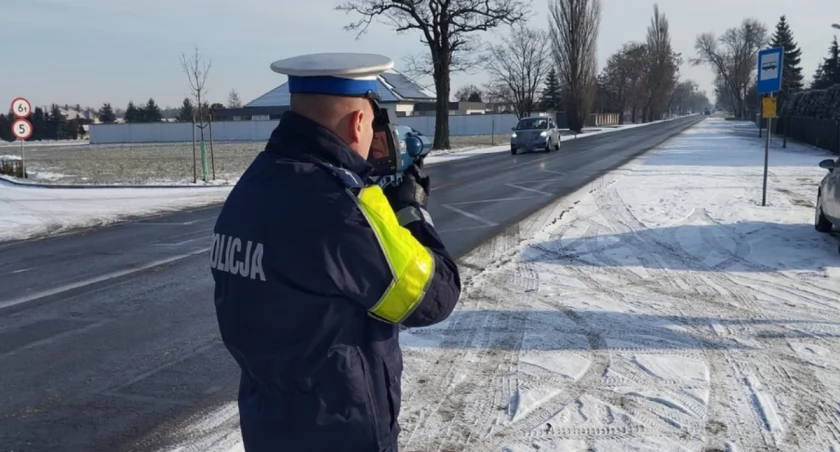 Jechał ponad 100 km/h w zabudowanym. Wysoki mandat i zatrzymane prawko 