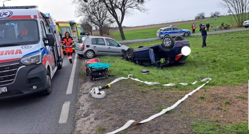 AKTUALIZACJA: Wypadek dwóch osobówek na krajowej 92 w Gonicach (zdjęcia) 