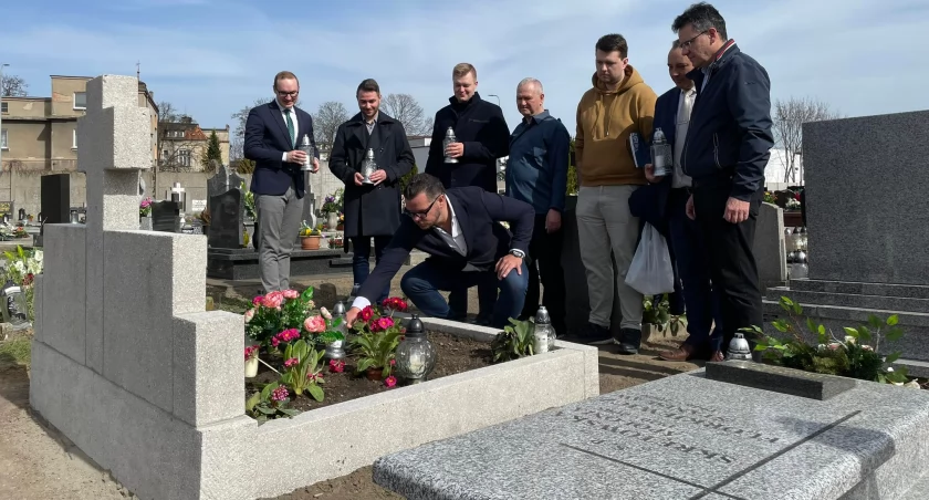 Kolejny nagrobek na wrzesińskim cmentarzu po renowacji. Dzięki listopadowej kweście (zdjęcia) 