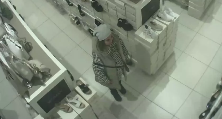 Kradzież portfela w Galerii. Policja szuka tej kobiety 