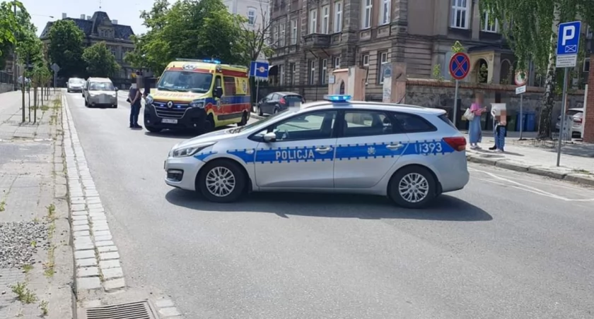 Z okolicy: 4-latek wbiegł na ulicę prosto pod osobówkę 