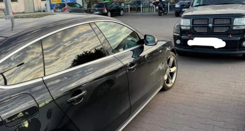 Ktoś uszkodził auto Czytelniczki na parkingu wrzesińskiego marketu 