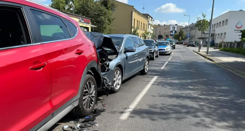 Kolizja kilku pojazdów na ul. Miłosławskiej! Utrudnienia w ruchu drogowym 