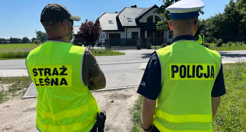 Wspólna akcja policji i straży leśnej z dronem. Kilkadziesiąt mandatów za prędkość! (zdjęcia) 