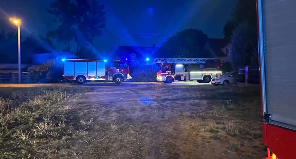 Pożar budynku jednorodzinnego. W akcji kilka zastępów straży (zdjęcia) 