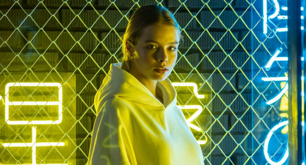 Bluzka damska do pracy — dobieramy fason do wykonywanej profesji!