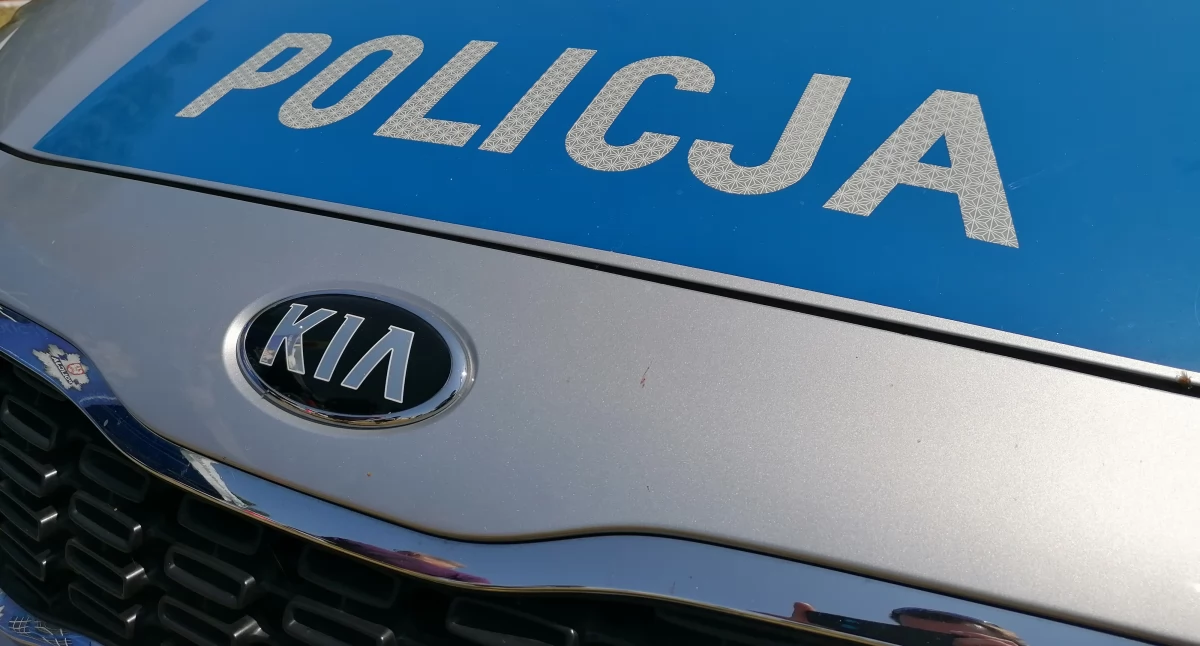Osobówka wjechała w naczepy ciągnika rolniczego w Chwalibogowie