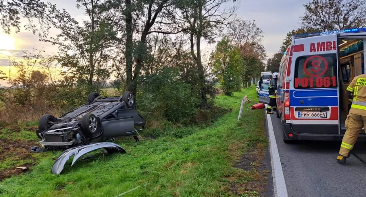 Wypadek trzech samochodów! Dwie osoby trafiły do szpitala (zdjęcia) 