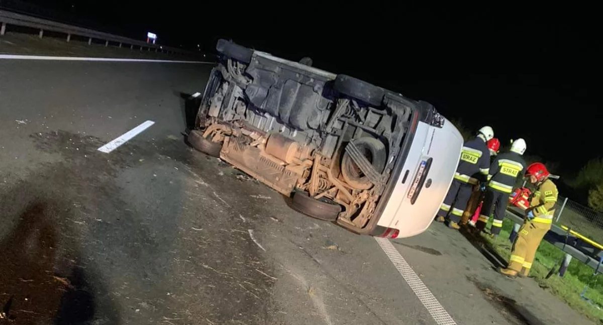 Nocny wypadek samochodu na A2 pod Wrześnią (zdjęcia) 