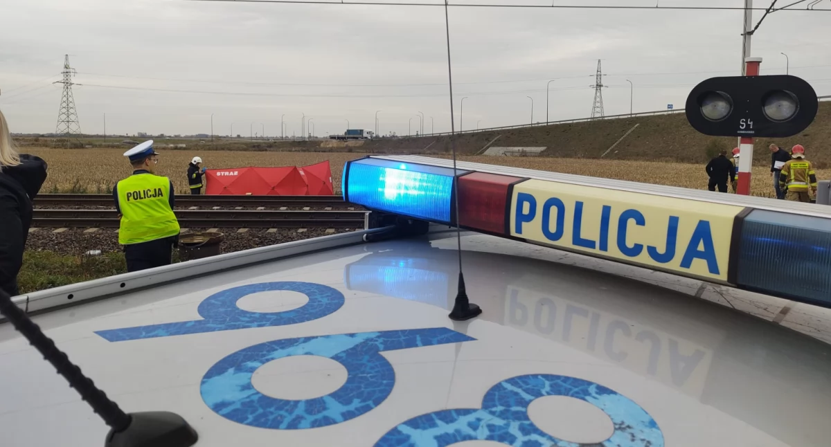 Śmiertelny wypadek na torach w Gutowie Małym! Trwa akcja służb 