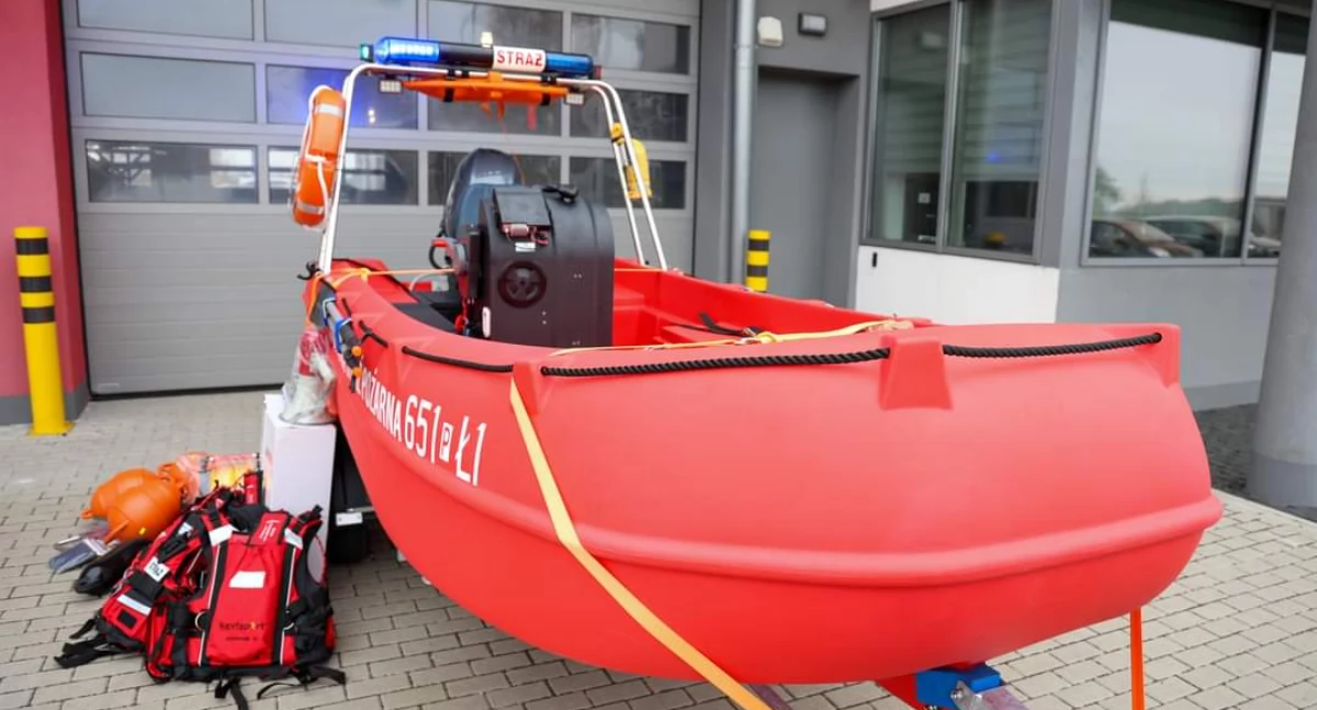 Wrzesińscy strażacy otrzymali łódź i nie tylko (zdjęcia) 