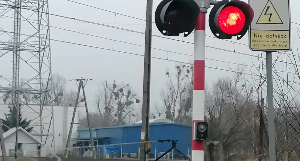 Uwaga kierowcy! W środę zamknięty przejazd kolejowy we Wrześni 