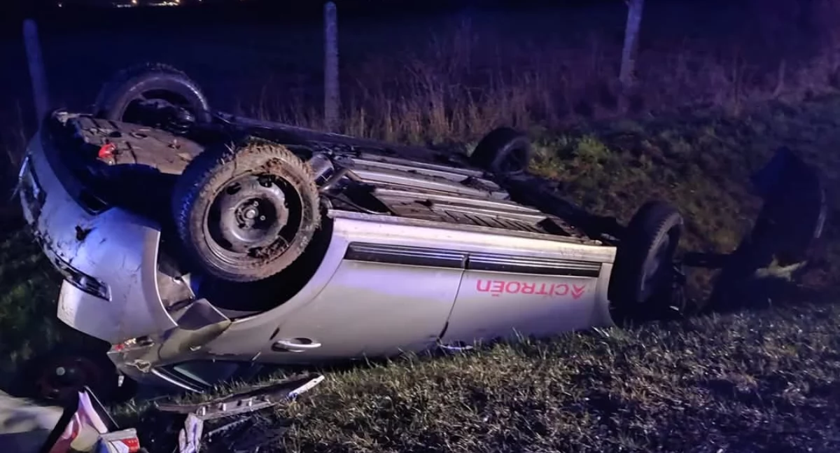 Dachowanie osobówki na krajowej 15 w Gulczewie 