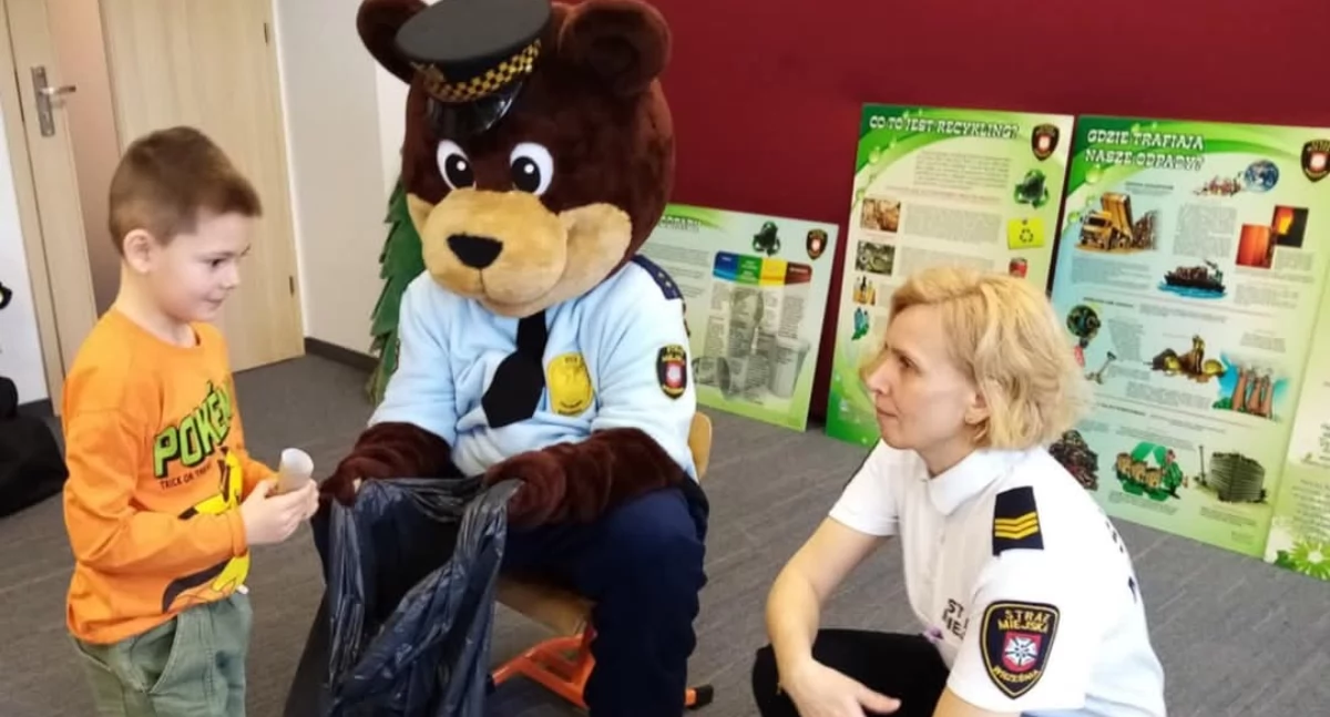Dzieci wiedzą jak segregować śmieci 