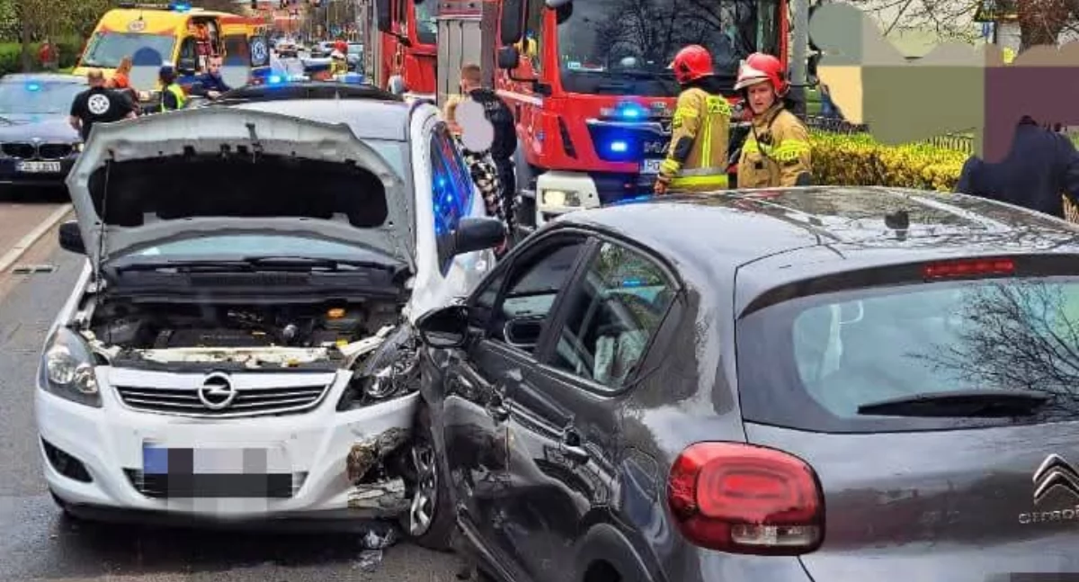 Zderzenie trzech osobówek na ul. Słowackiego. Wrześnianin był kompletnie pijany! 