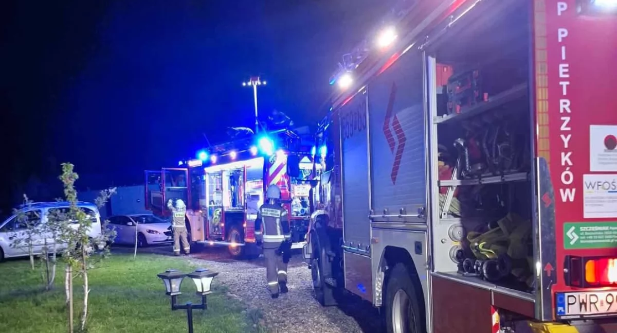 Pożar poddasza domu! 11 zastępów straży w akcji (zdjęcia) 