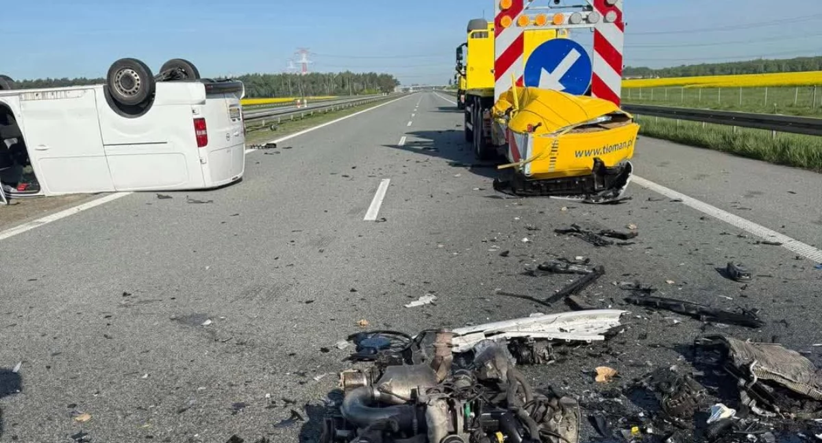 Dachowanie pojazdu na autostradzie A2 pod Wrześnią! (Galeria) 