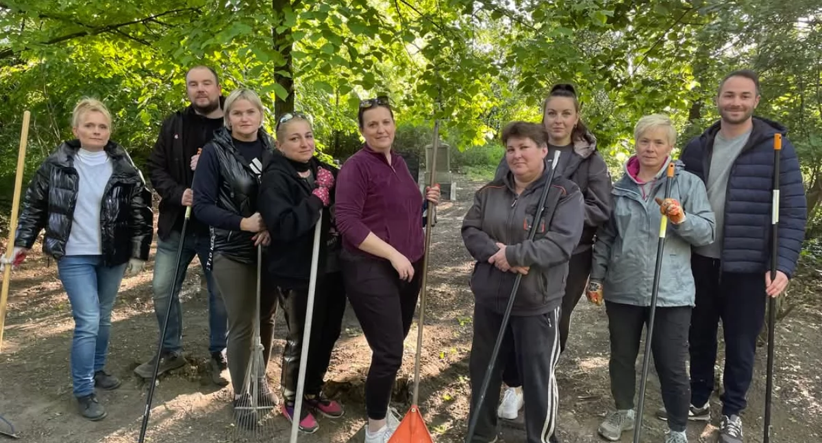 Dali przykład. Posprzątali cmentarz ewangelicki (zdjęcia) 