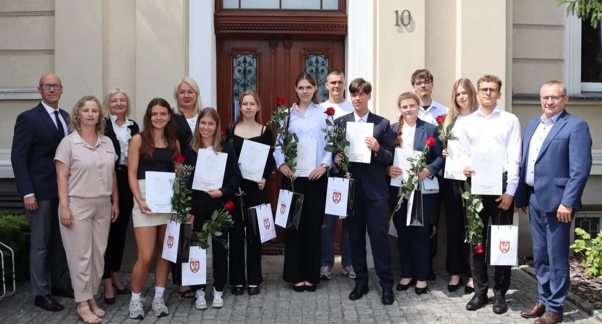 Wręczenie stypendiów dla uczniów szkół ponadpodstawowych 