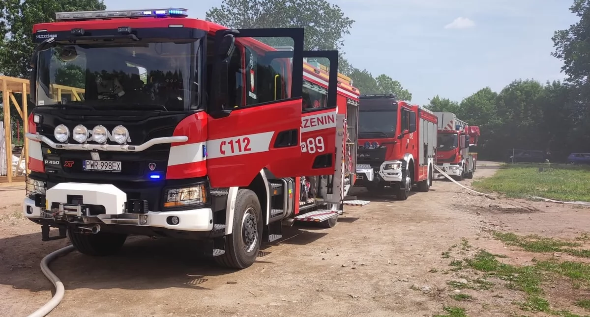 Pożar w zakładzie w Marzeninie (zdjęcia) 