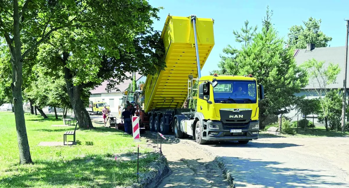 Budowa drogi w Obłaczkowie 