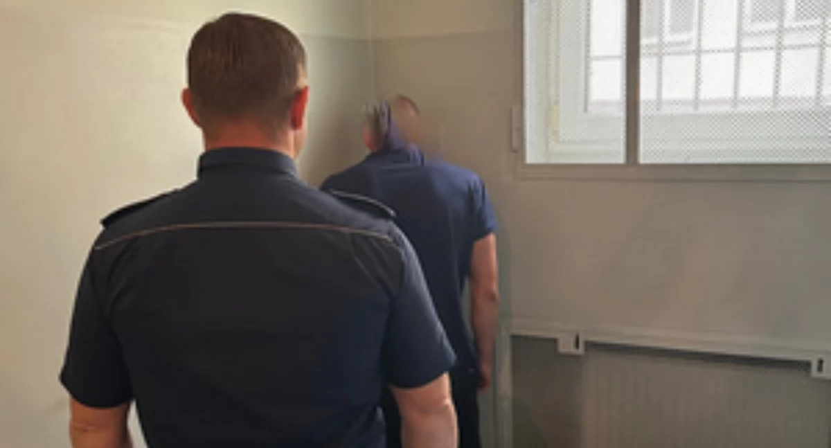 Mefedron i alkohol. 24-latek chodził po dachu budynku przy Gnieźnieńskiej! 