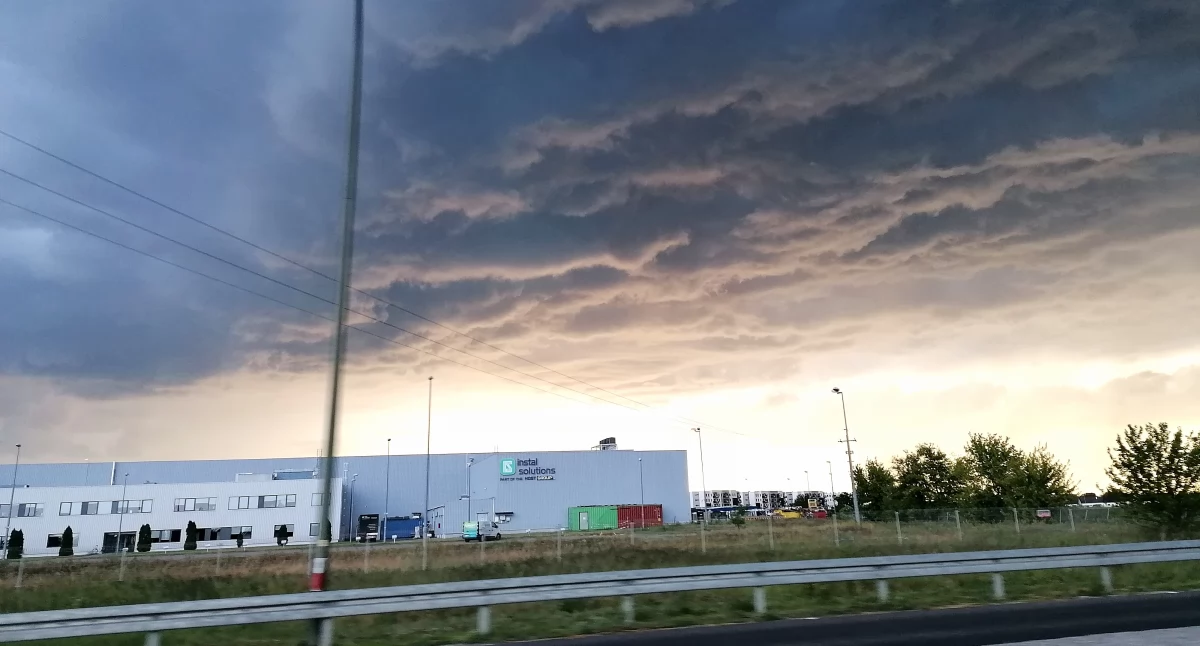 Niedziela z burzami! Komunikat IMGW dla Wrześni 