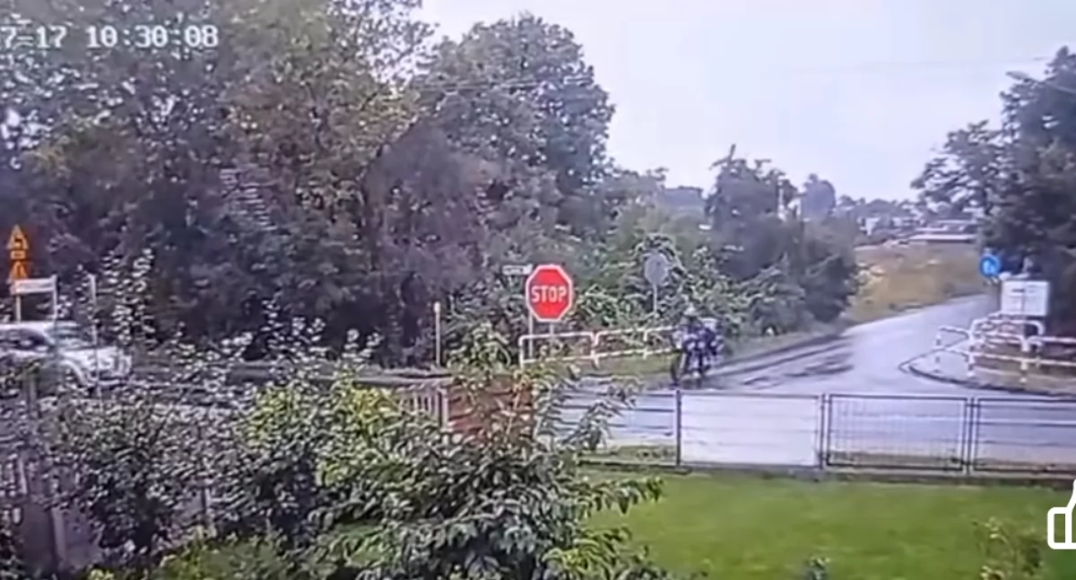 O krok od tragedii w Kaczanowie! Wypadek motocyklisty i osobówki (zdjęcia) 