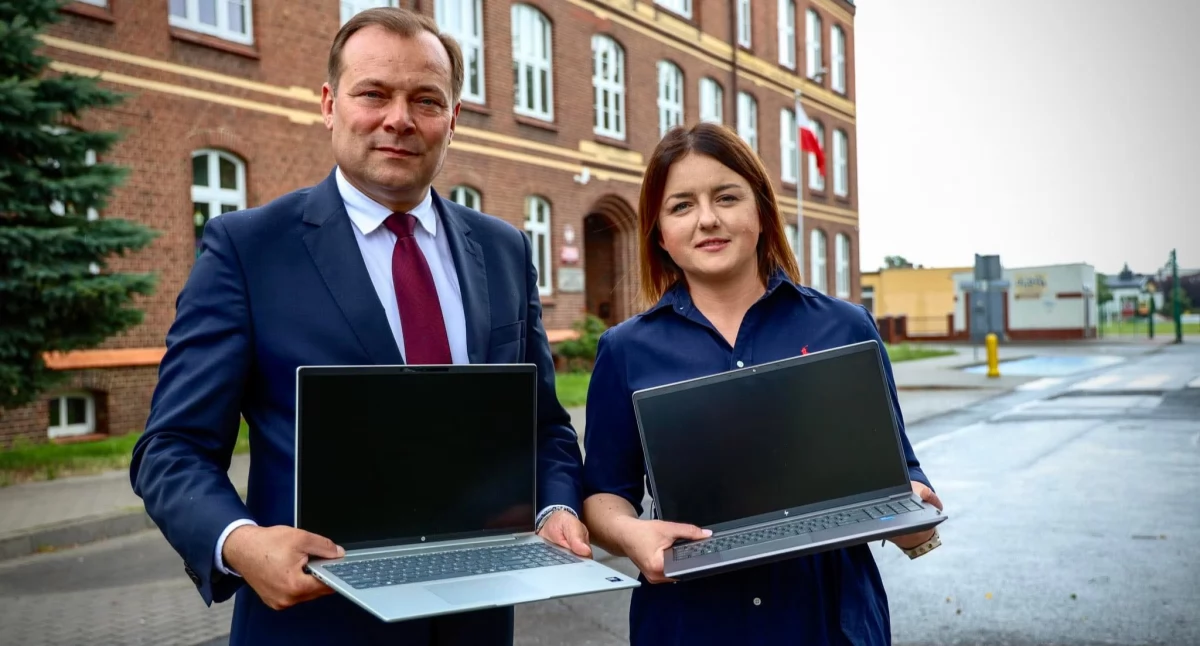 Ponad 700 laptopów i tabletów dla szkół podstawowych w naszej gminie 