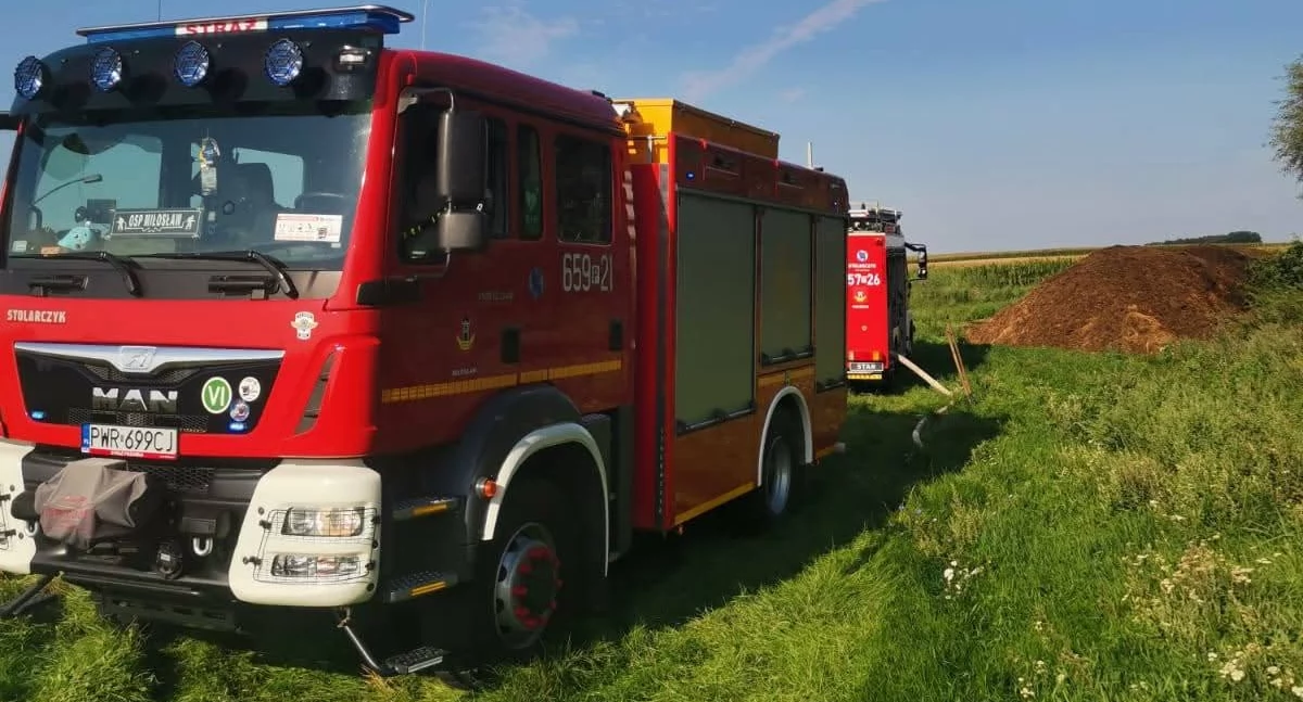 Trzy zastępy straży w akcji. Pożar obornika (zdjęcia) 