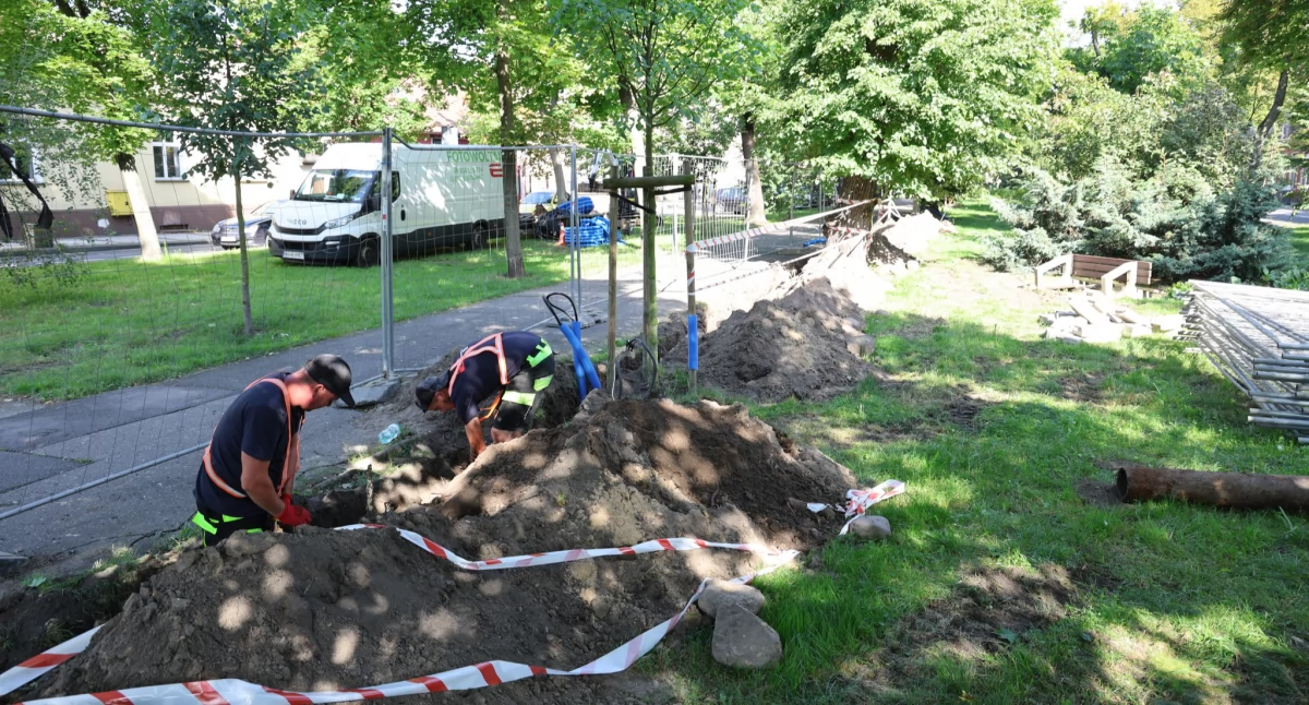 Rozpoczęła się rewitalizacja skweru przy ul. Harcerskiej we Wrześni (zdjęcia)