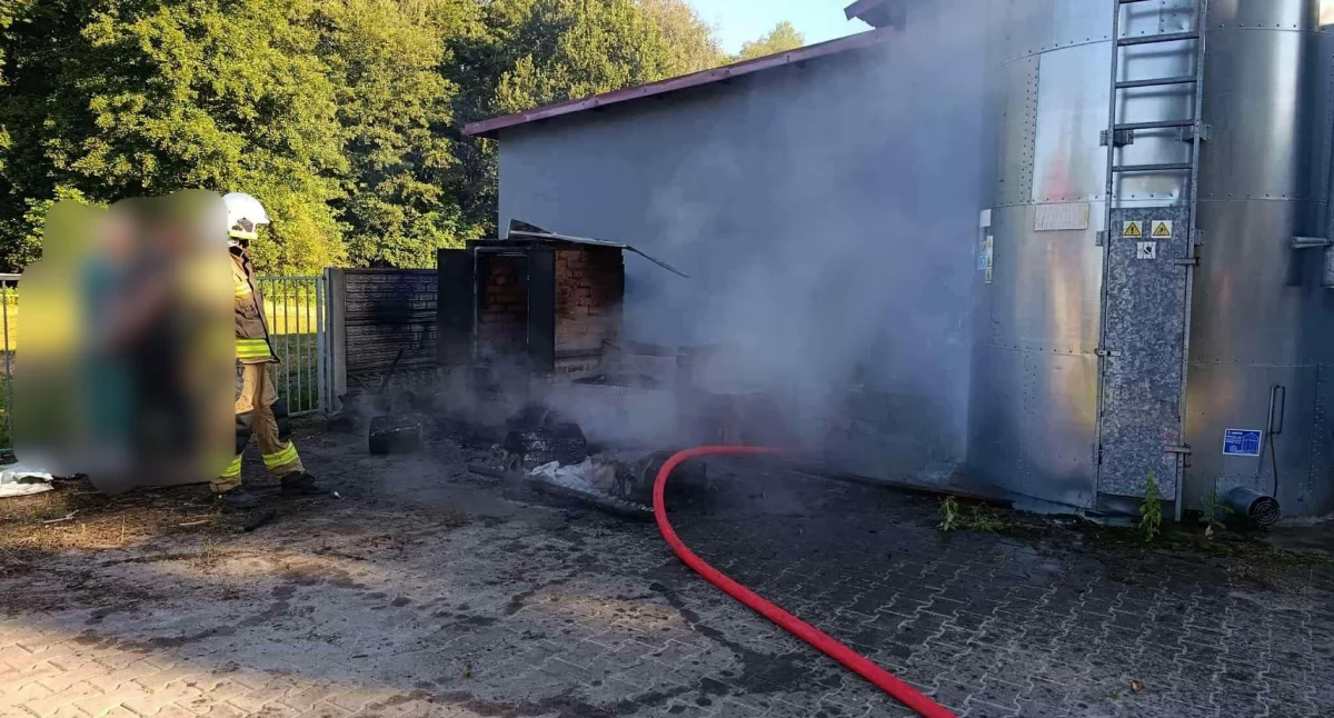Strażacy gasili pożar wędzarni w Barczyźnie (zdjęcia) 