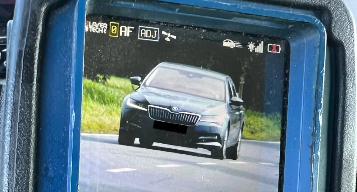 Niebezpieczna prędkość w rejonie szkoly. Policjanci zatrzymali prawo jazdy. 