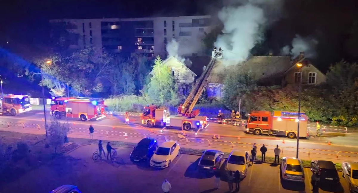Pożar dworu Marianowo przy ul. Gnieźnieńskiej we Wrześni! (zdjęcia/film) 