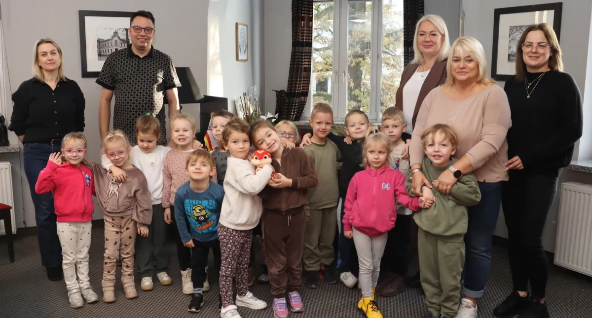 Mali goście w Starostwie Powiatowym we Wrześni 