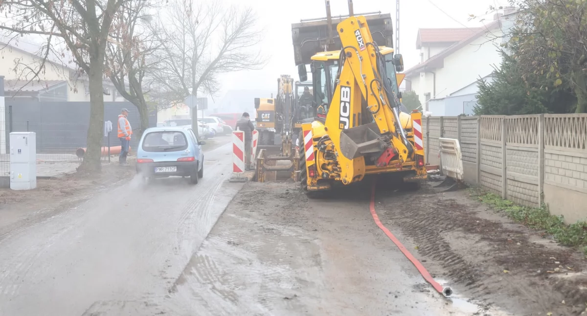 Praca wre na ul. Miodowej w Przyborkach. Znamy termin zakończenia 
