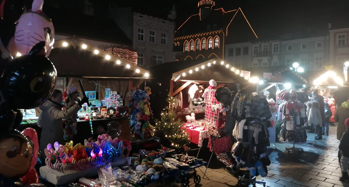 Trwa Kiermasz Świąteczny w centrum Wrześni! Zobacz, co można kupić (Galeria) 