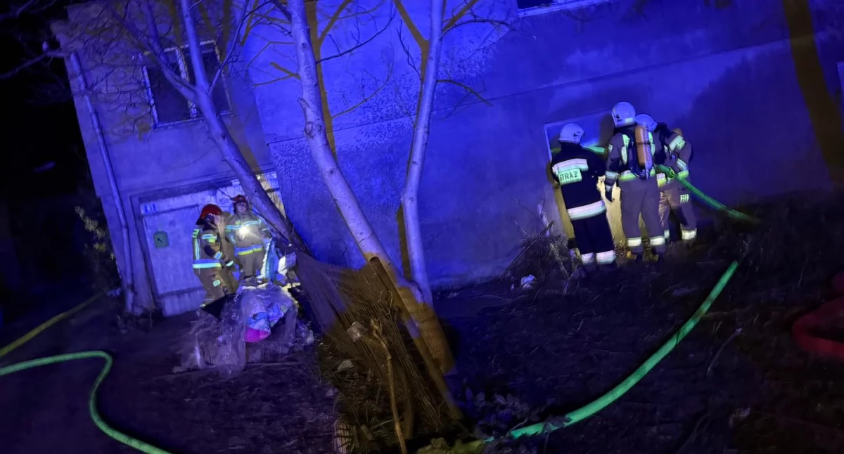 Pracowita Wigilia dla strażaków. Pożar budynku w Gozdowie (zdjęcia) 