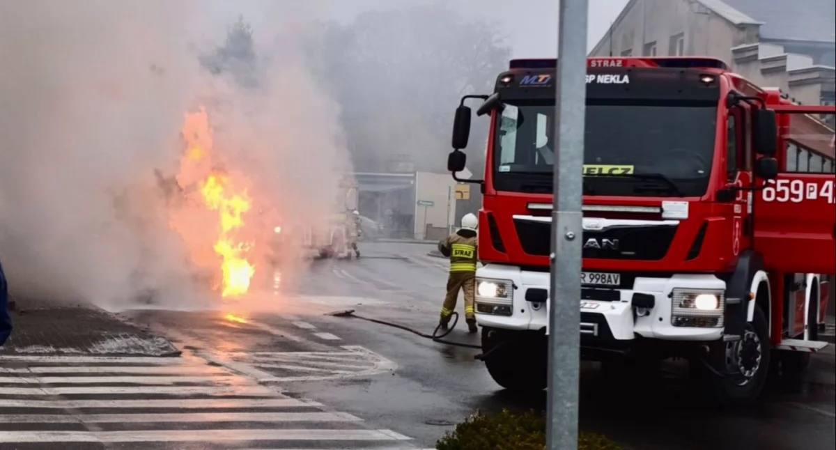 Osobówka spłonęła w centrum Nekli (zdjęcia) 