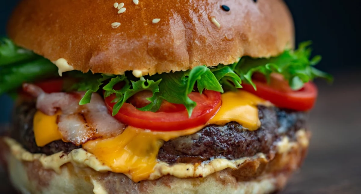 Jak rozpoznać dobrego burgera w 30 sekund? Test jakości dla smakosza