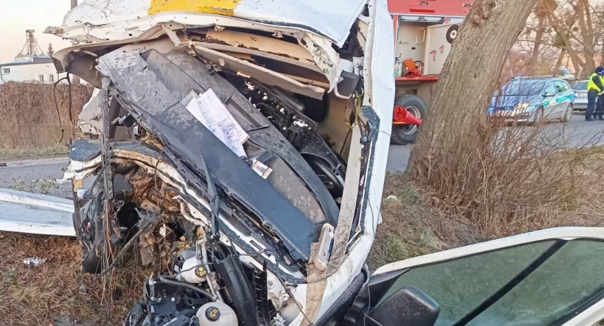 Śmiertelny wypadek po pościgu w Miłosławiu! Nie żyje kierowca busa (zdjęcia) 