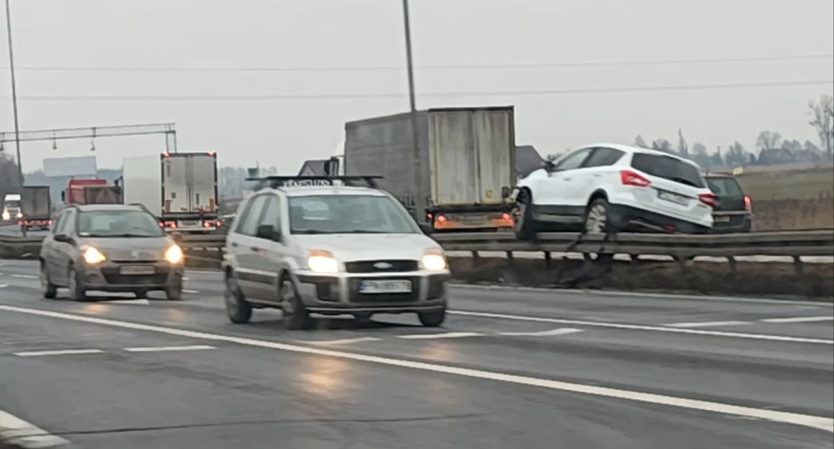 Kolizja osobówek w Przyborkach koło Watisu (zdjęcia)