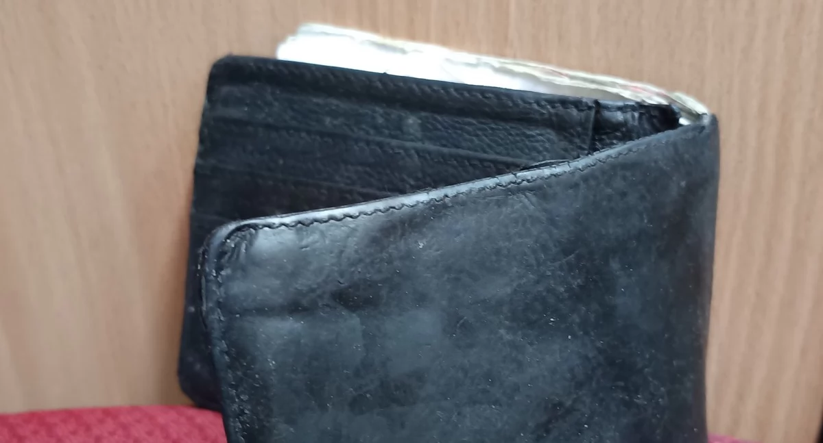 Mieszkanka Wrześni okradła mężczyznę podczas zakupów na ul. Chrobrego 