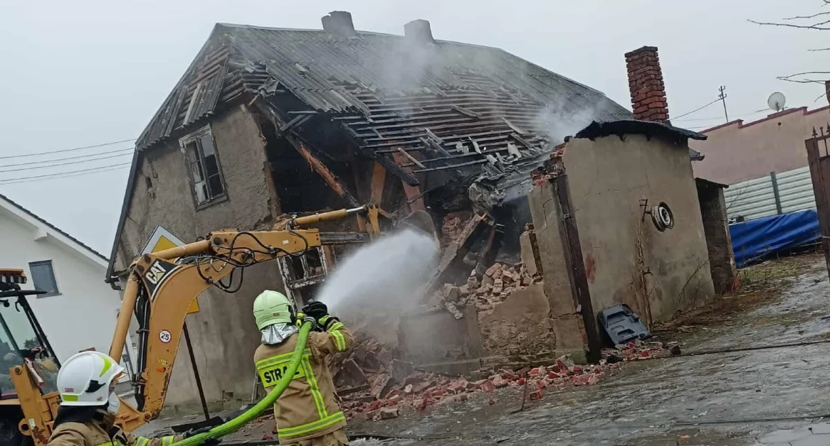 Pożar budynku w Pyzdrach! Duża akcja straży pożarnej (zdjęcia)