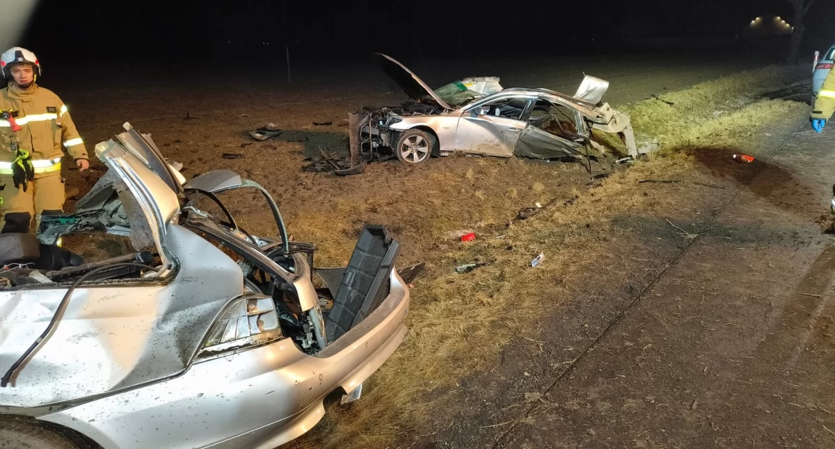 Groźny wypadek na DW 442. Osobówka rozpadła się na części (AKTUALIZACJA)