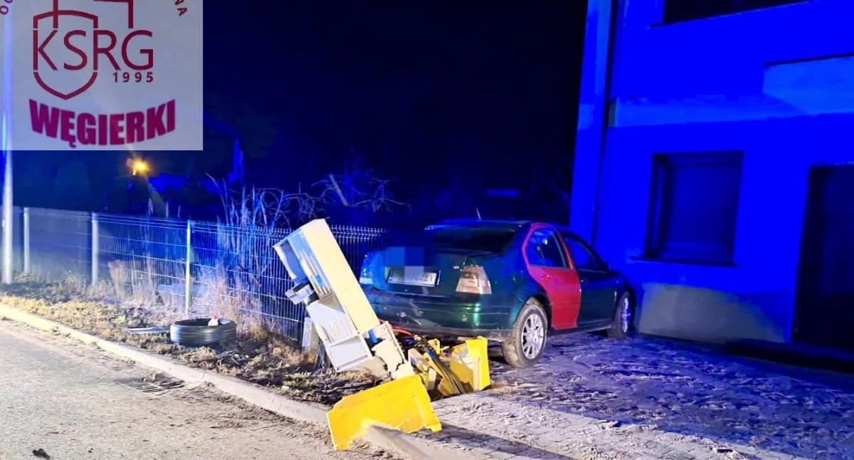 Wypadek osobówki we Wrześni. Auto uderzyło w budynek (AKTUALIZACJA) 
