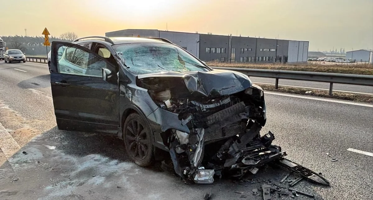Wypadek osobówki i ciągnika rolniczego w Starczanowie (zdjęcia)