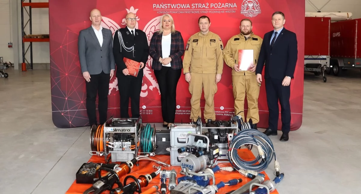 Przekazanie sprzętu przez KP PSP we Wrześni 