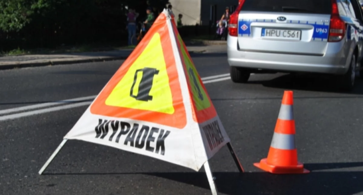 Zderzenie BMW i Nissana w Kołaczkowie. Mandat dla 28-latki